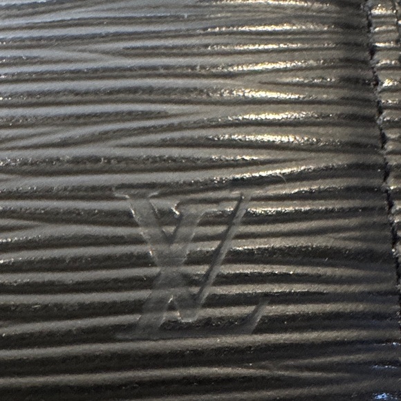 Authentic Louis Vuitton Black Epi Leather Agenda - Picture 7 of 14